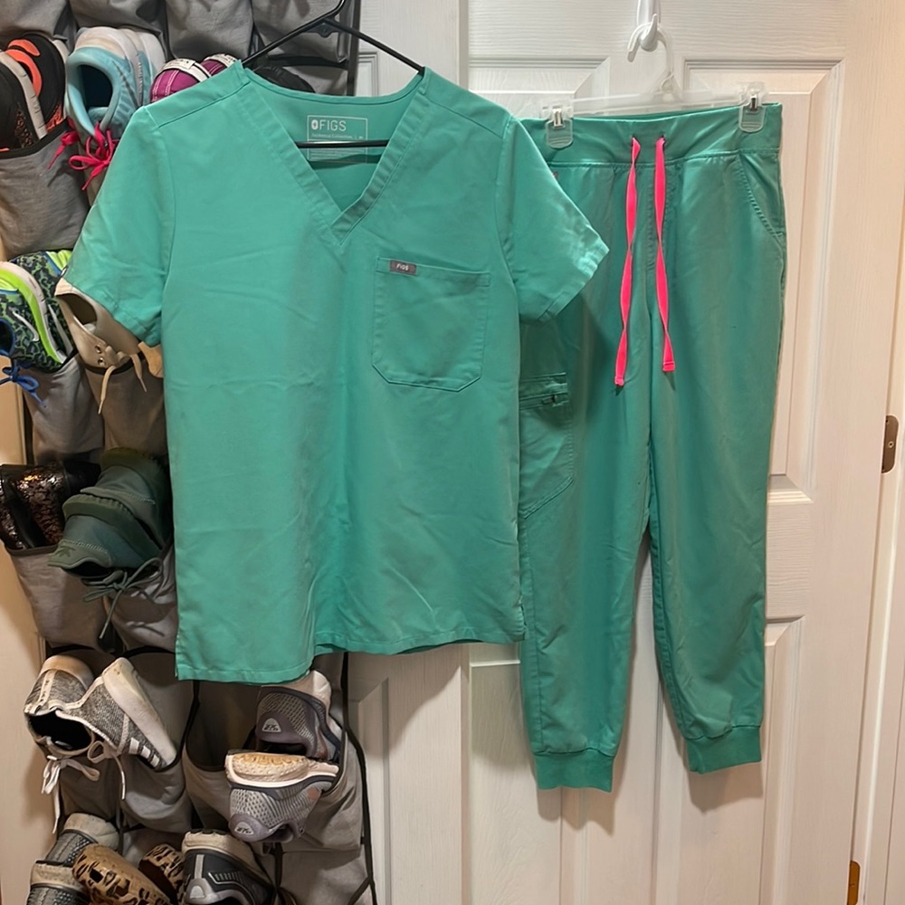 Figs surgical green scrubs